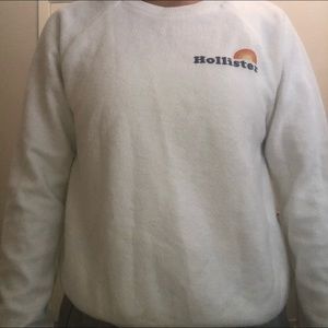 HOLLISTER WHITE SWEATER